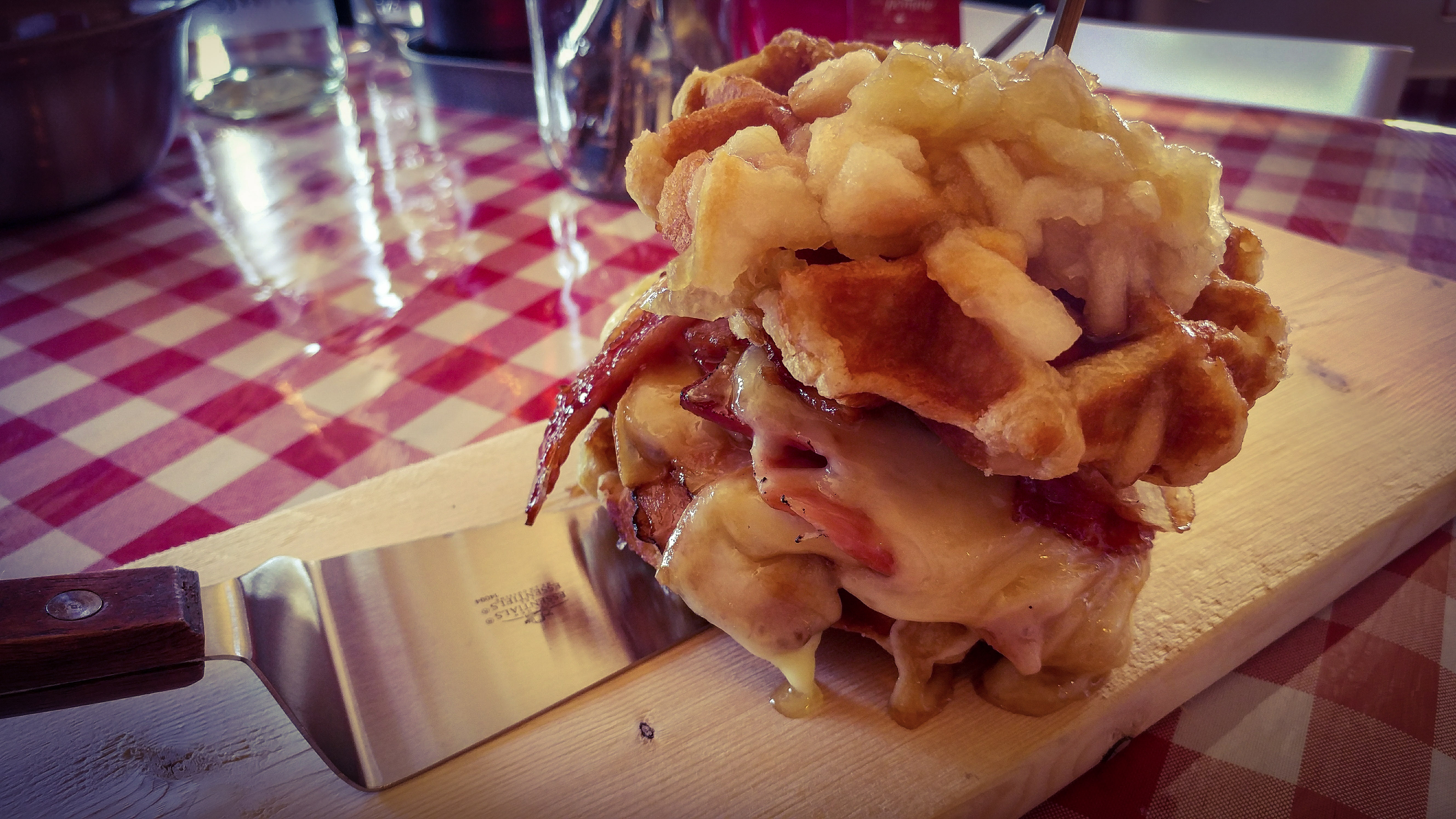 Se sucrer le bec à la Cabane à pommes de Labonté de la pomme à Oka